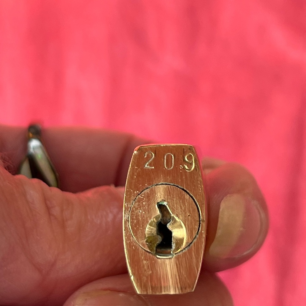LOUIS VUITTON #209 RARE LOCK AND KEY - Picture 5 of 5